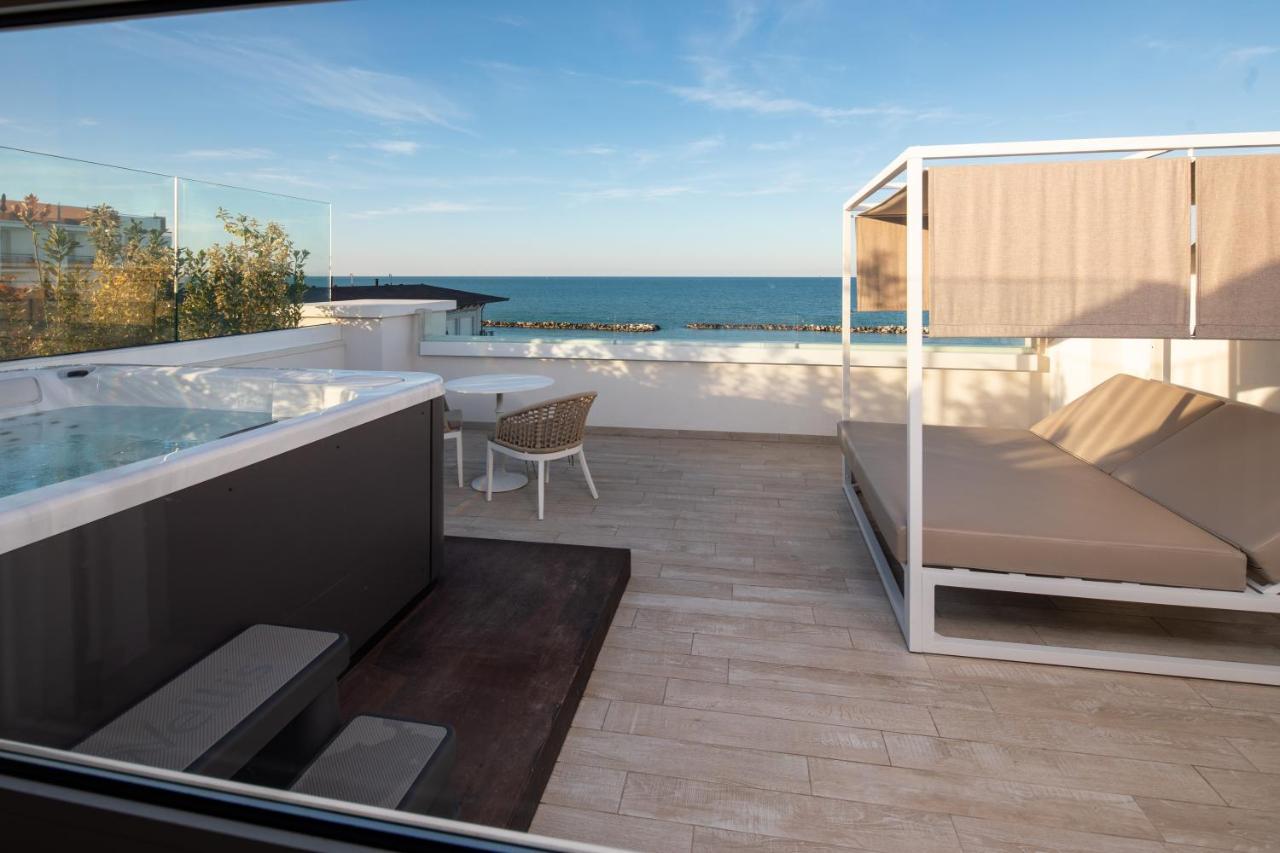 Trevi Family Resort Cattolica Exteriör bild