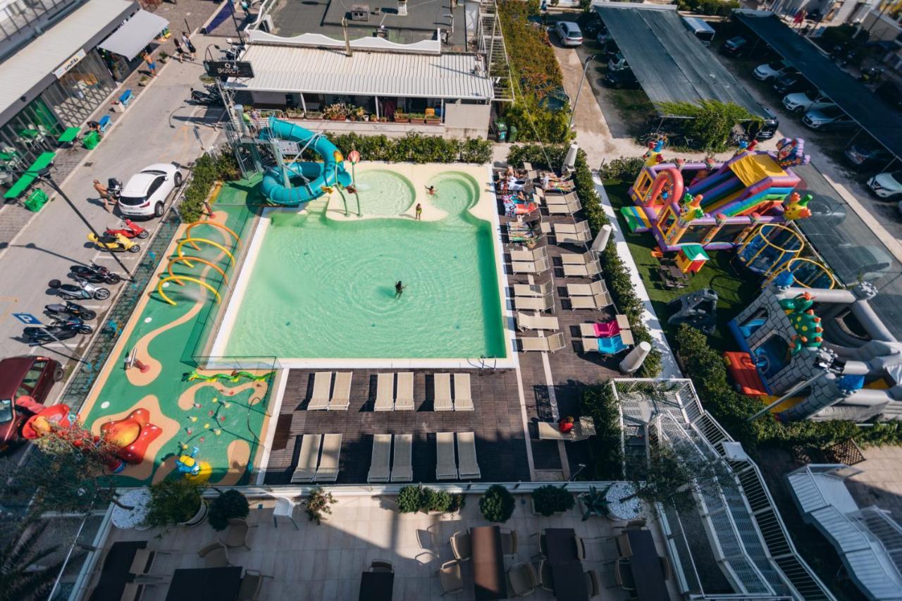 Trevi Family Resort Cattolica Exteriör bild