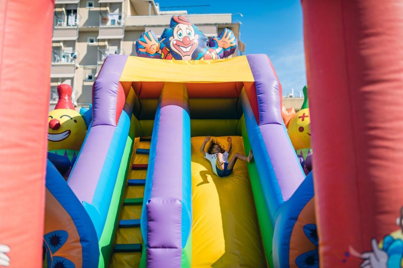 Trevi Family Resort Cattolica Exteriör bild