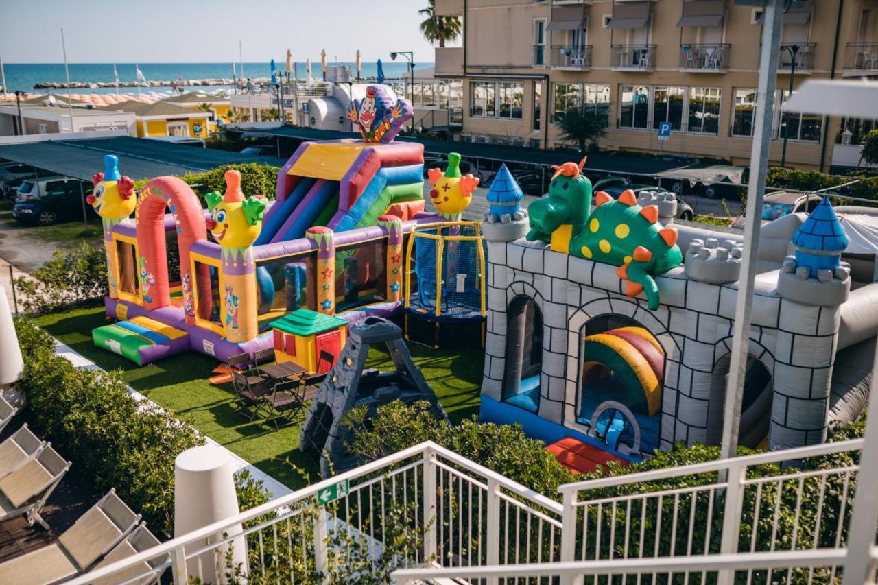 Trevi Family Resort Cattolica Exteriör bild