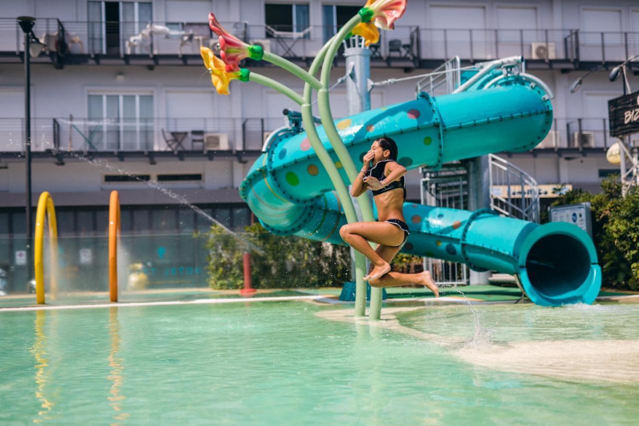Trevi Family Resort Cattolica Exteriör bild