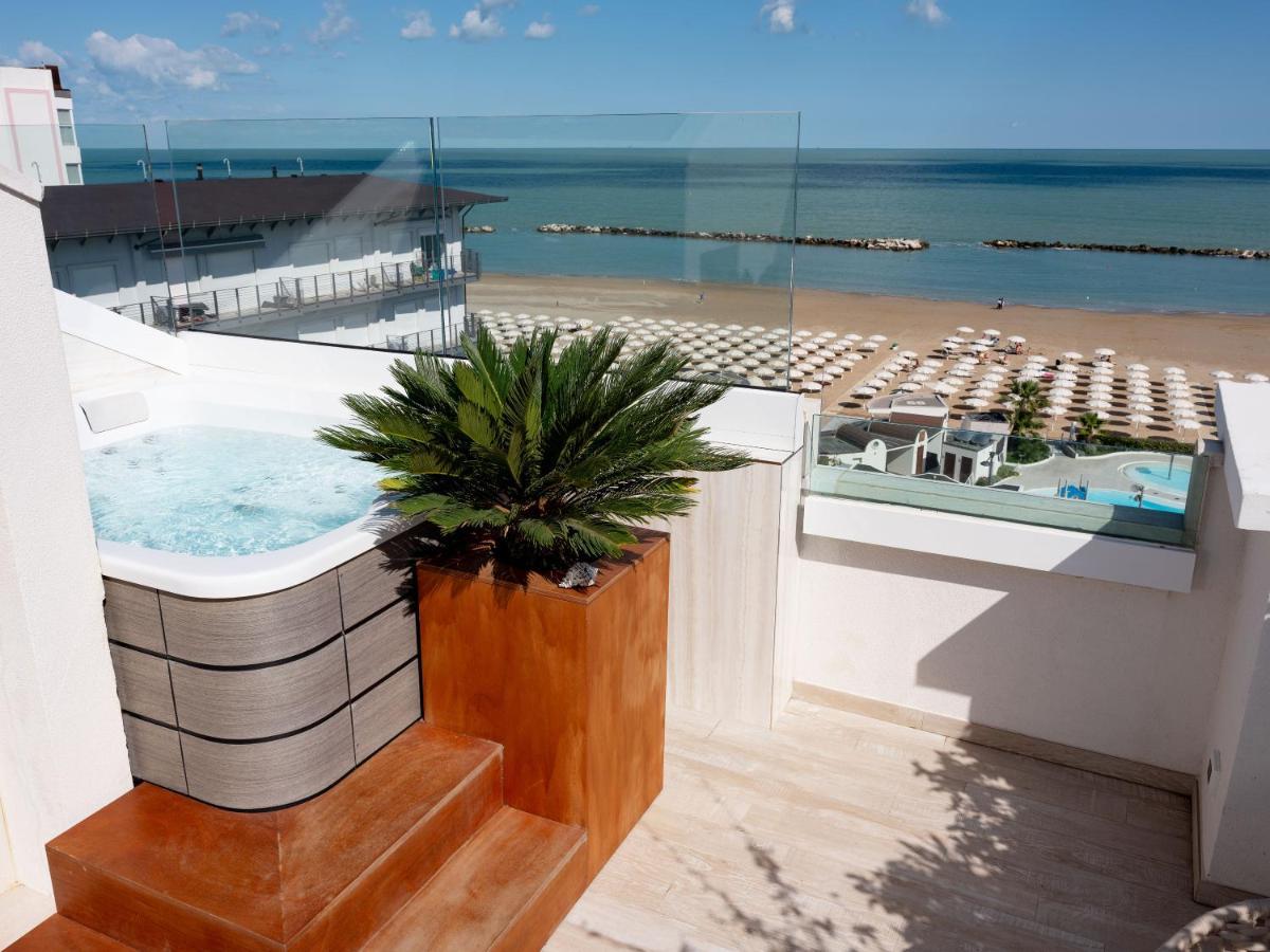 Trevi Family Resort Cattolica Exteriör bild