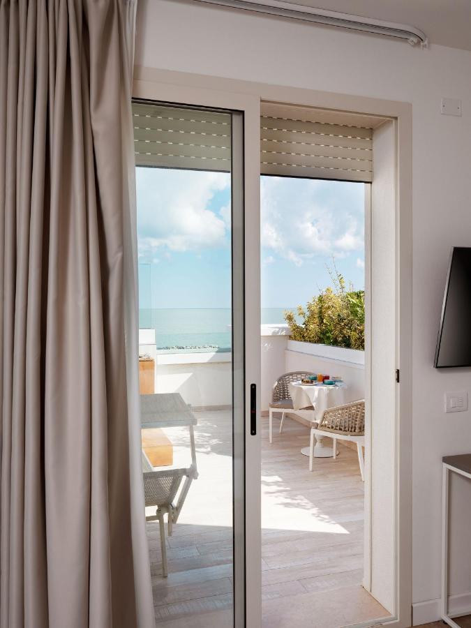 Trevi Family Resort Cattolica Exteriör bild