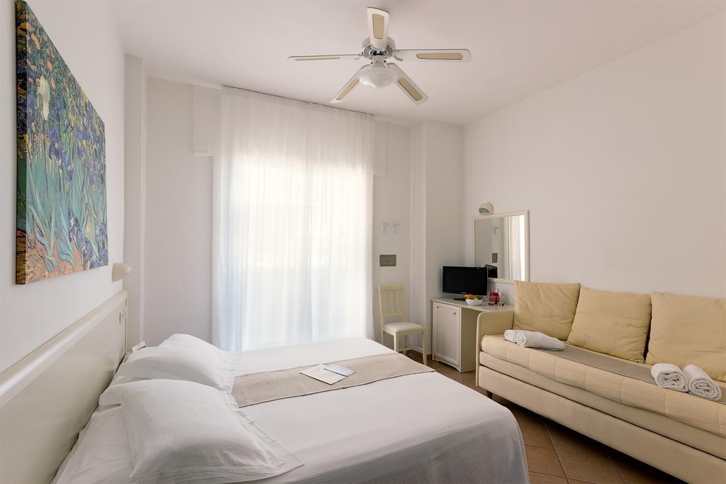 Trevi Family Resort Cattolica Exteriör bild