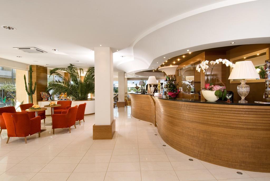 Trevi Family Resort Cattolica Exteriör bild