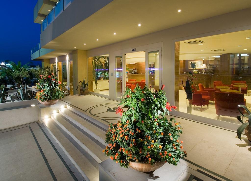 Trevi Family Resort Cattolica Exteriör bild